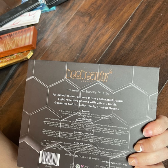 Barbarella eyeshadow palette - Picture 2 of 7